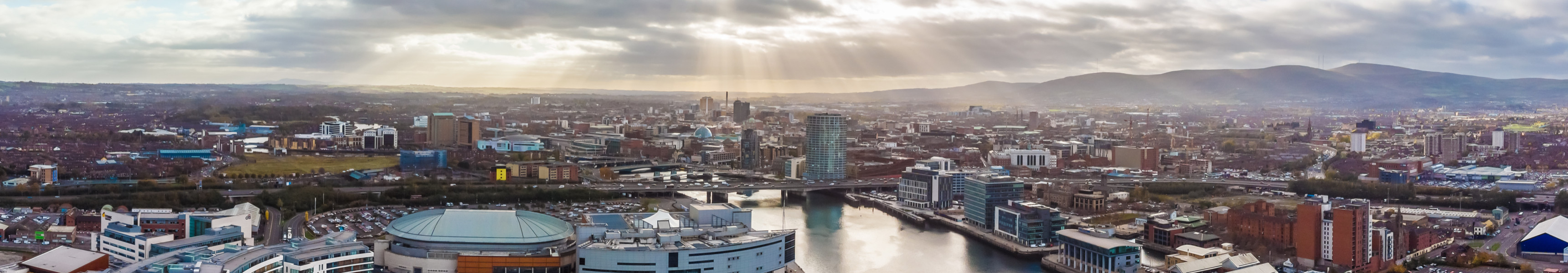 Luftaufnahme von Belfast im Herbst