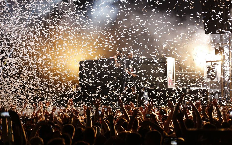 Party mit Konfetti auf Ibiza