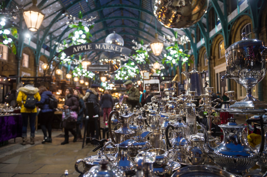 Kunsthandwerkermarkt im Covent Garden im Winter